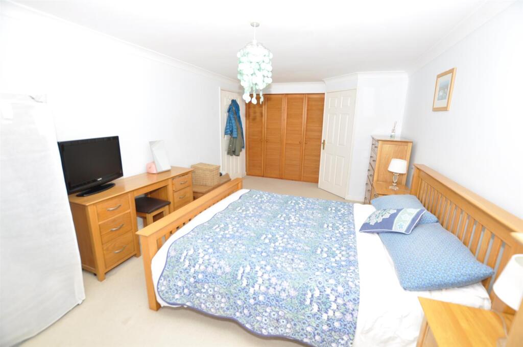 Master Bedroom 4