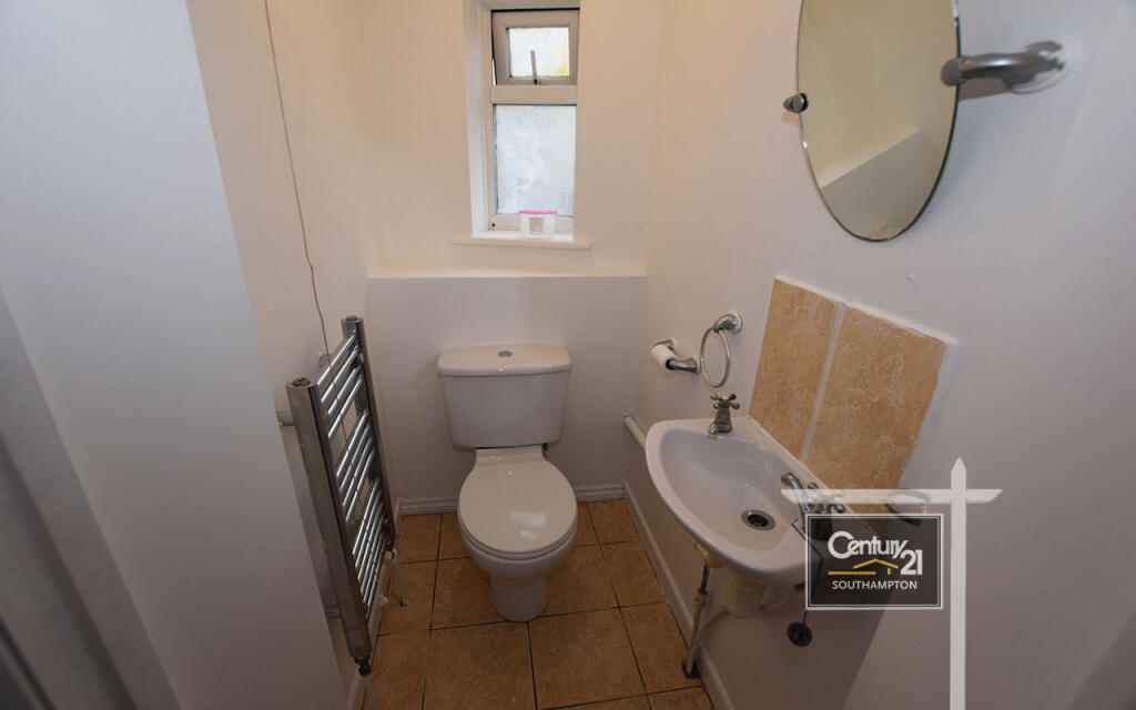ENSUITE WC TO MASTER BEDROOM