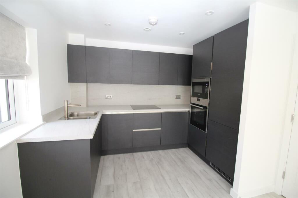OPEN PLAN KITCHEN