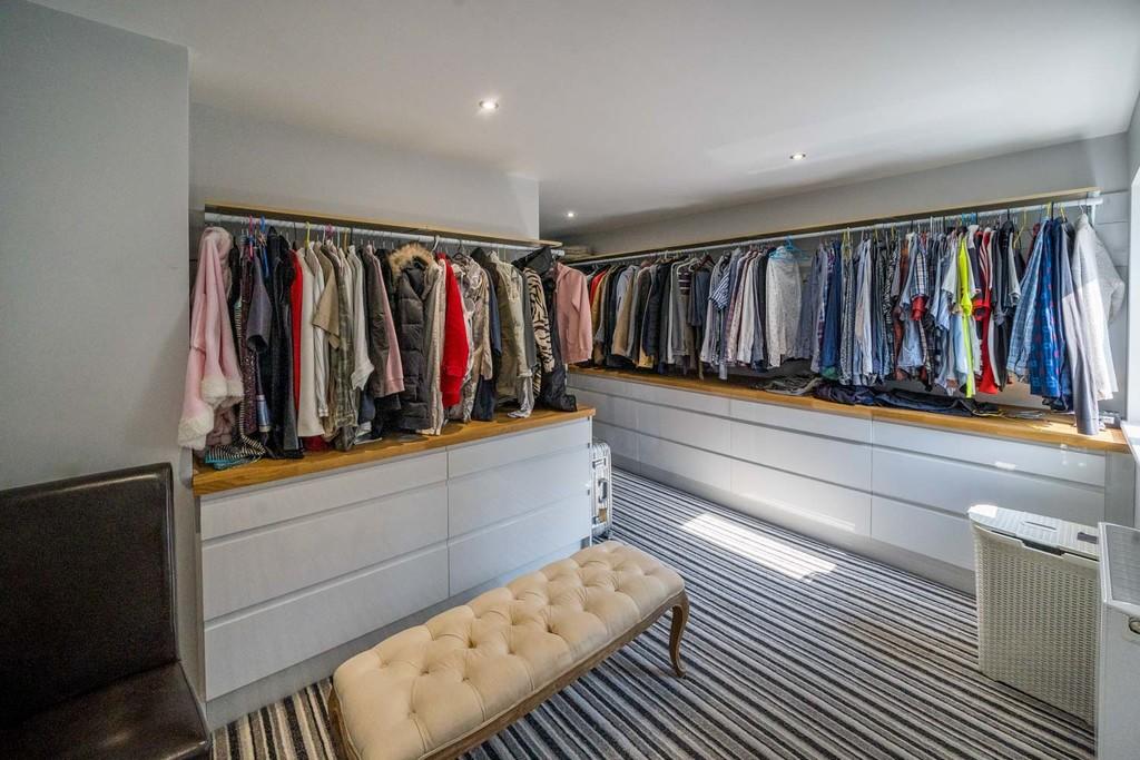 Dressing Room to ...