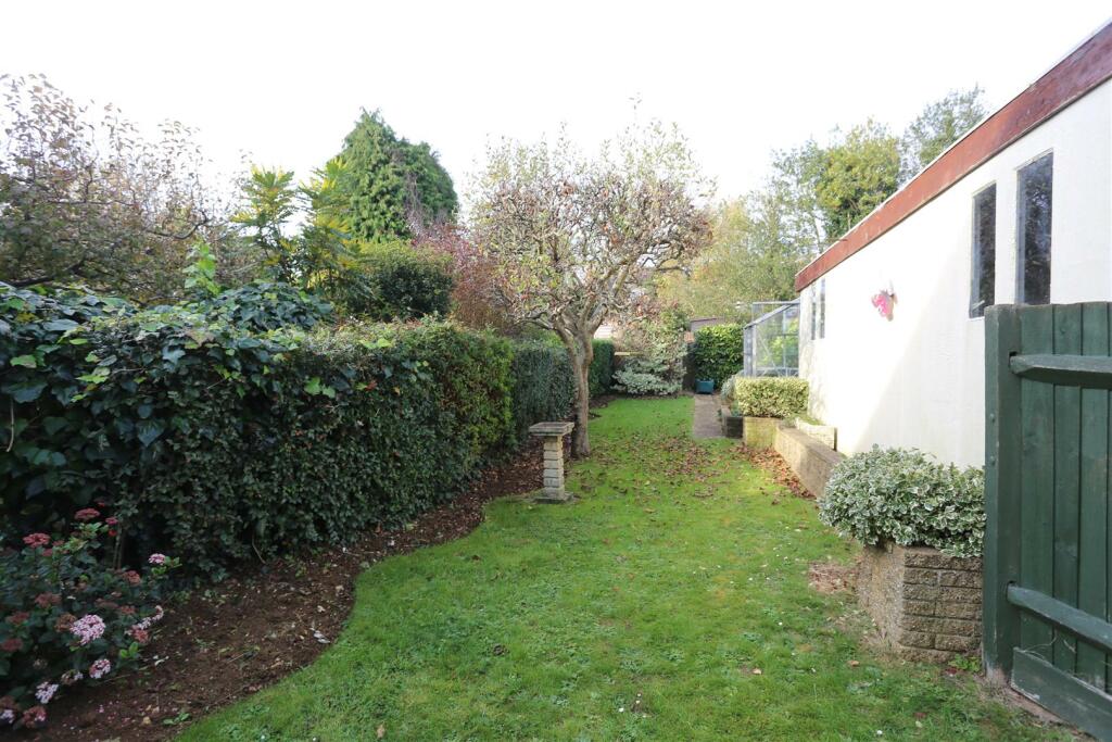 56 Applesham Avenue Garden (2).JPG