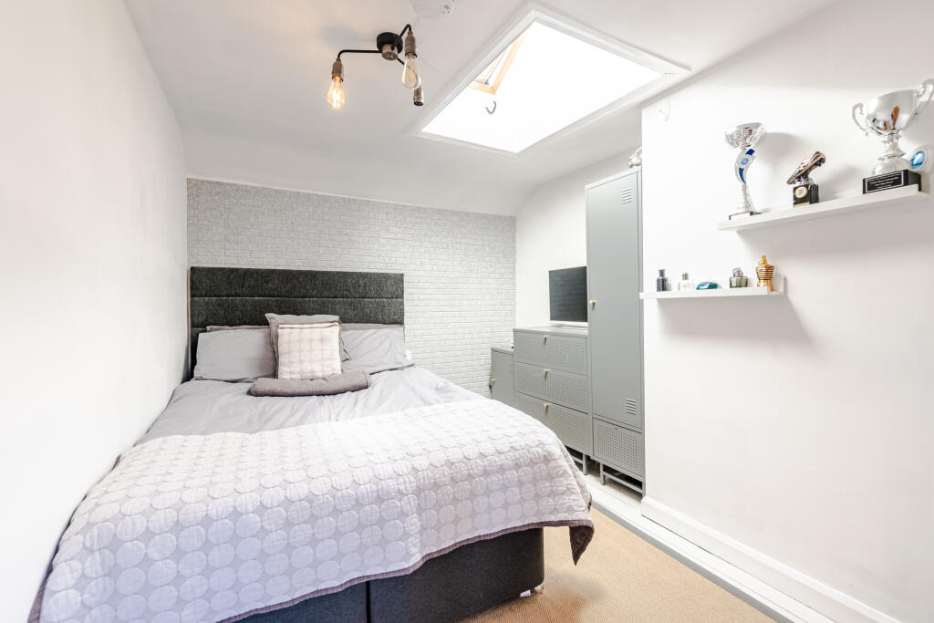 bedroom4