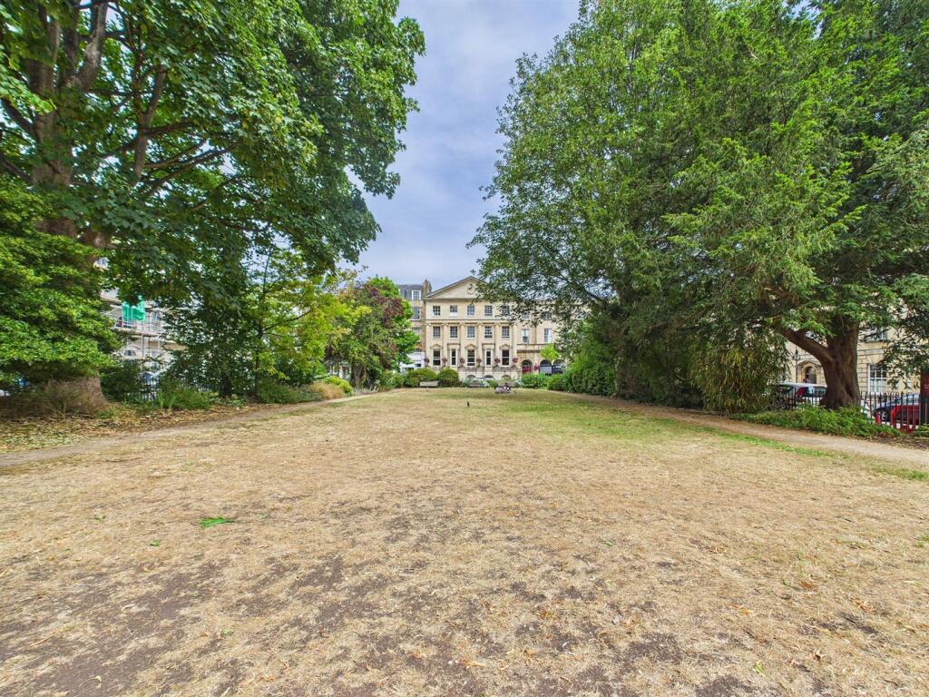 7.5 - 1 Bedroom Flat in Clifton.jpg
