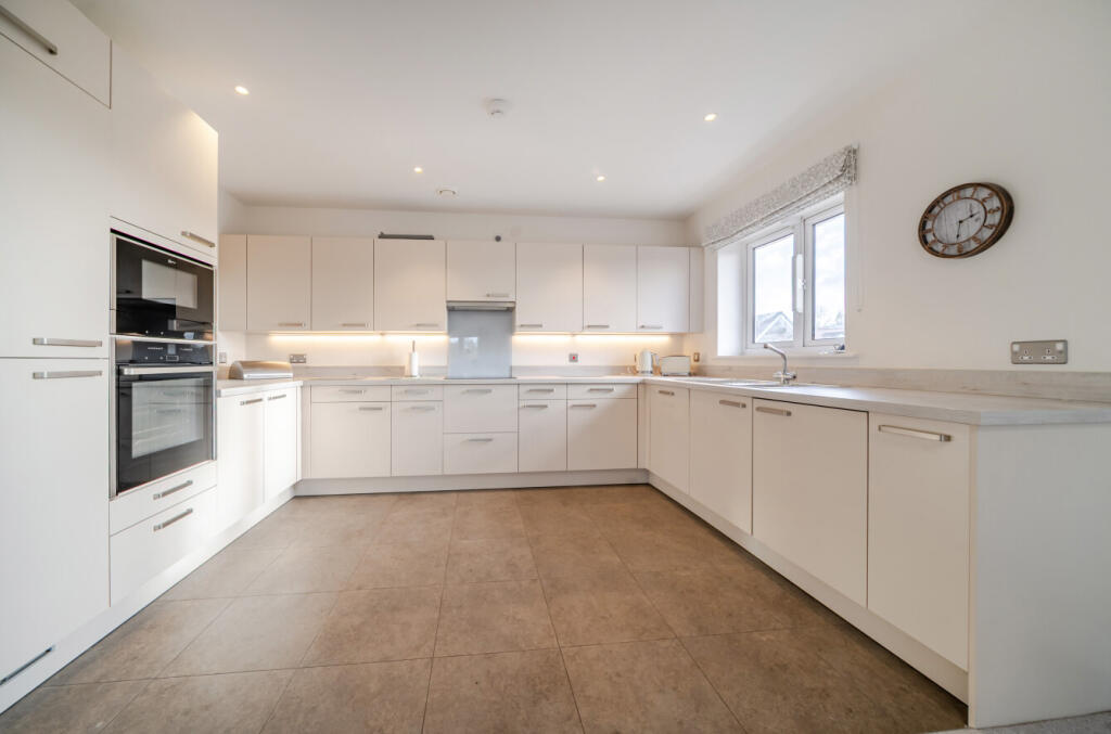 1382716-3-691b288...