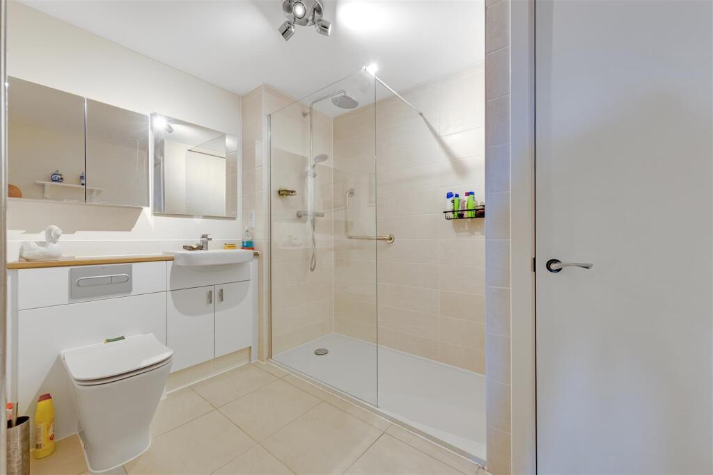 03-9263PFMCS - 8 Roslin Place-13.jpg