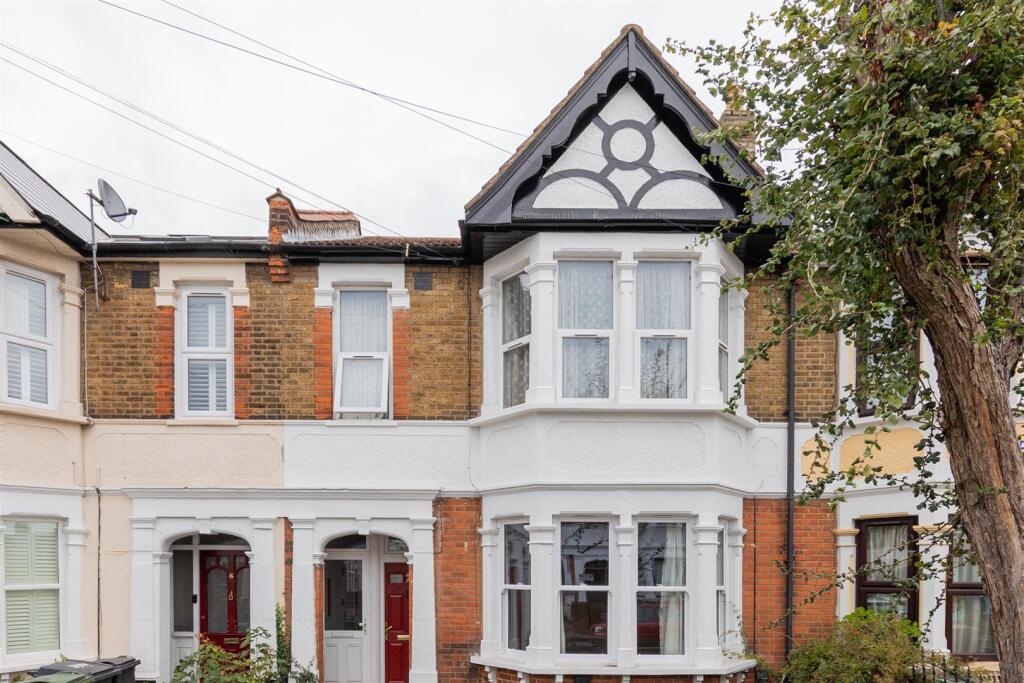 Essex Road, E10