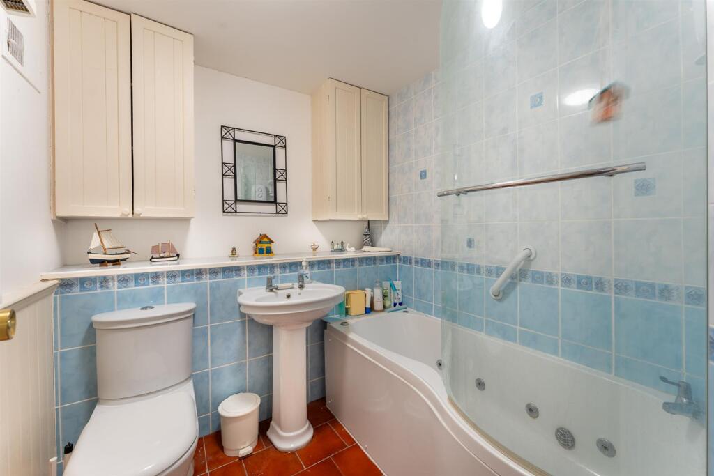 Bathroom.jpg