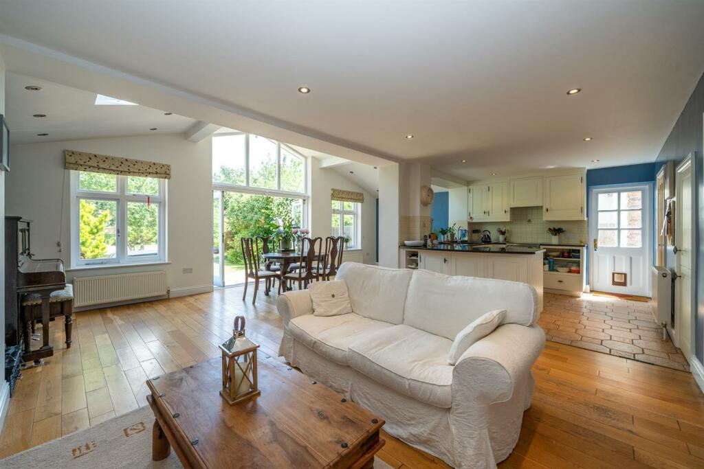 35-Tavistock-Ave-08572.jpg