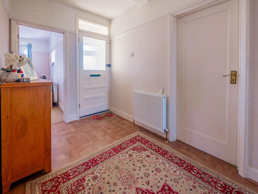 SPACIOUS ENTRANCE HALL