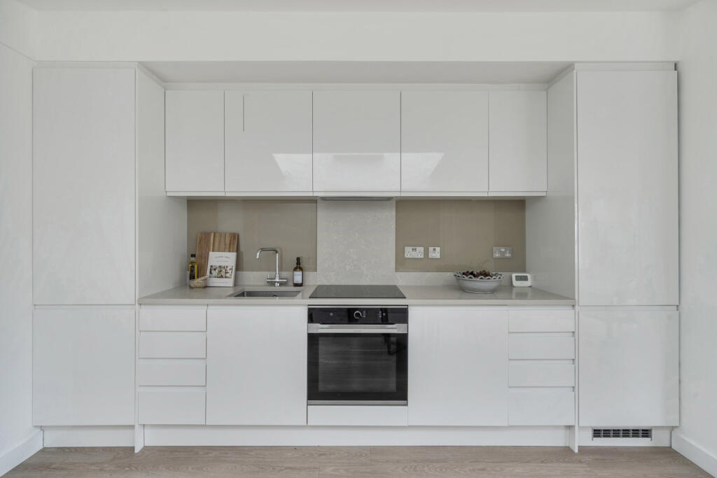 1359008-18-68dd07...