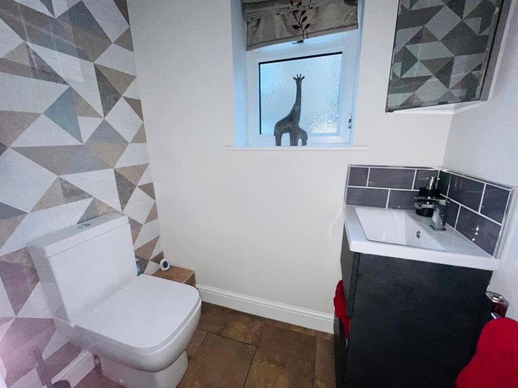 Toilet 2.jpg