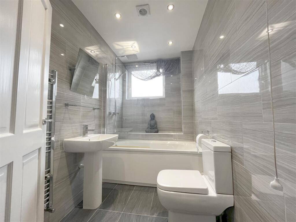 Bathroom.JPG