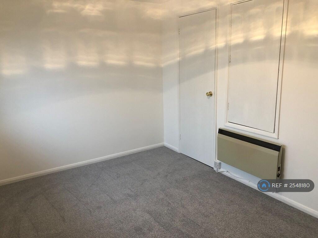 Bedroom (New Carpet Fitted)