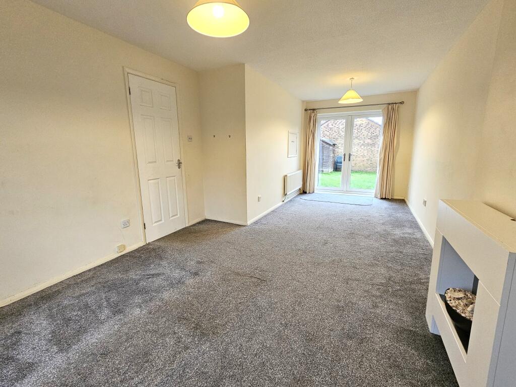 LOUNGE / DINING ROOM