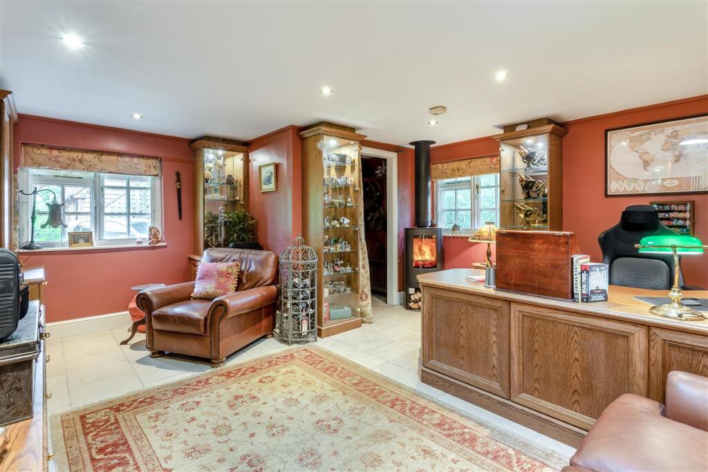 8657653-interior22.jpg