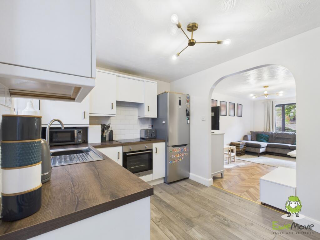 EweMove Estate Agents Basingstoke - Long Copse Cha