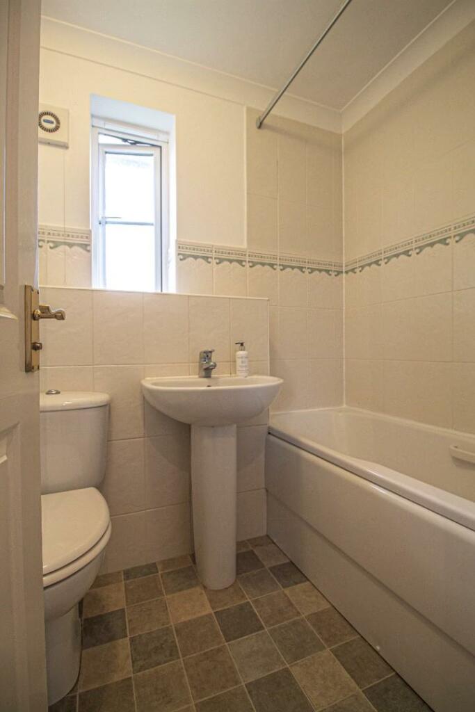 42 Manning Road (Bathroom 1).jpg