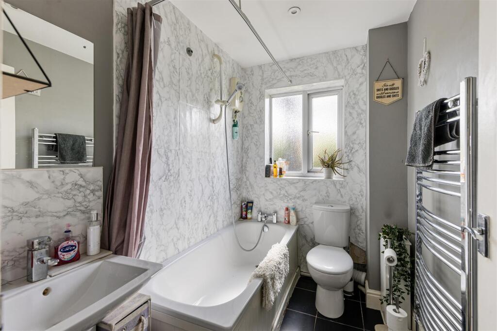 Wyemead Crescent, E4