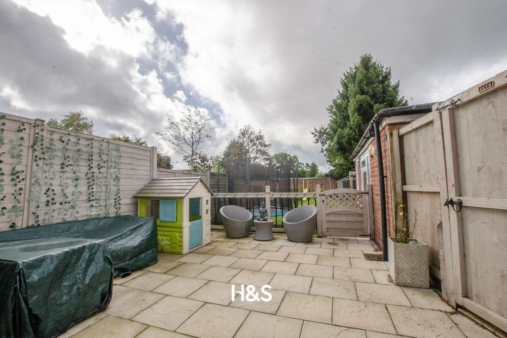 10 foxcote garden.jpg