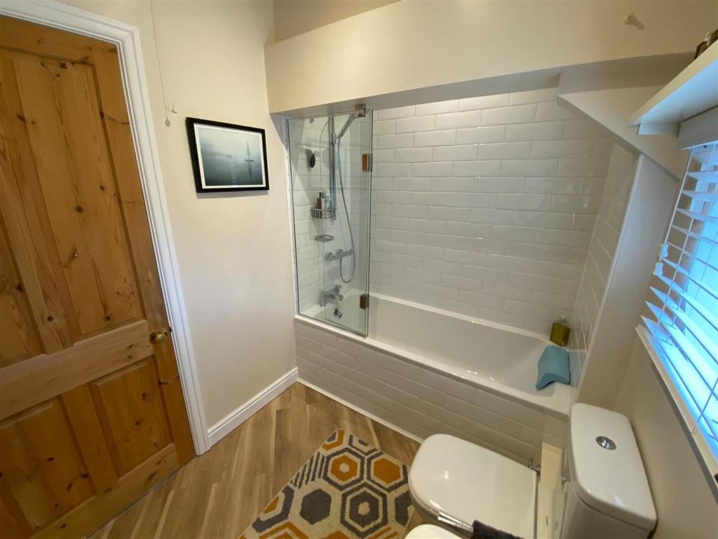 Bathroom Aspect 2.jpg