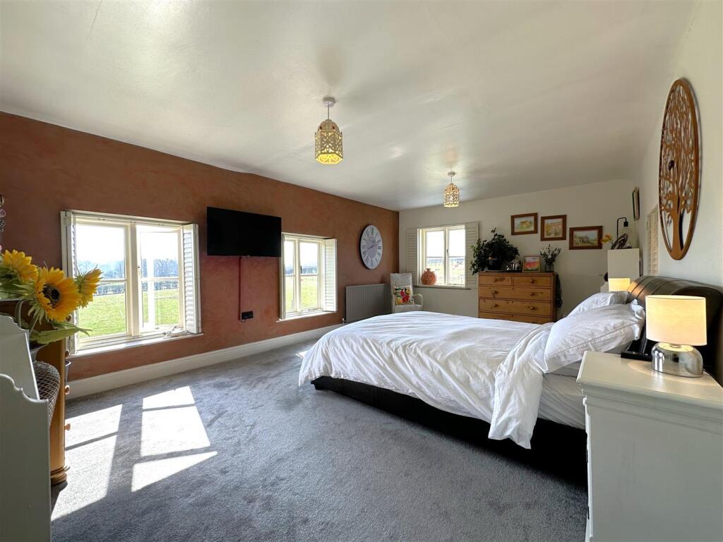 TRIPLE-ASPECT Master Bedroom 517
