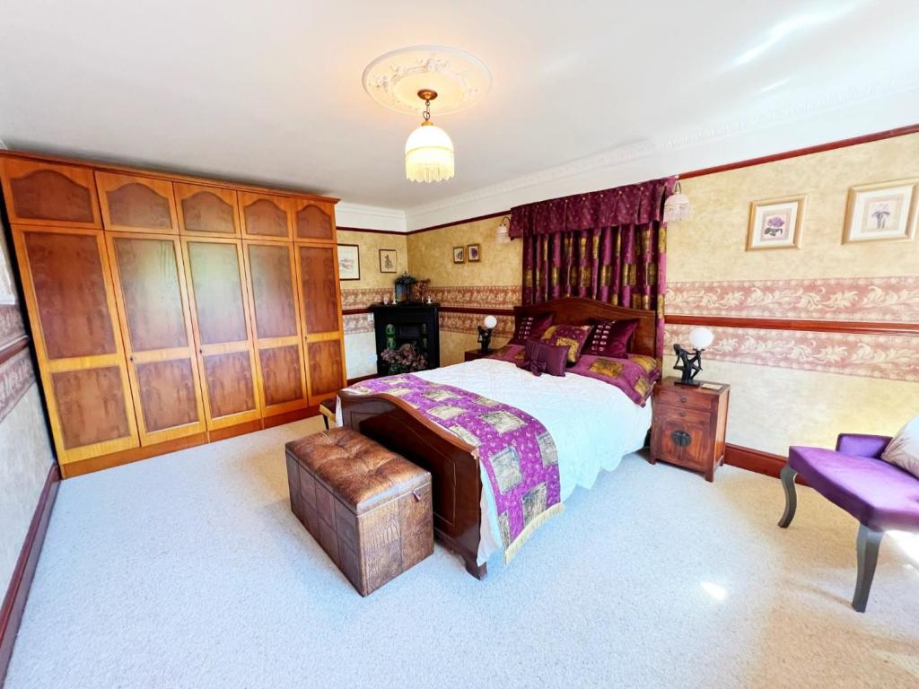 Bedroom 2 pic 4.jpg