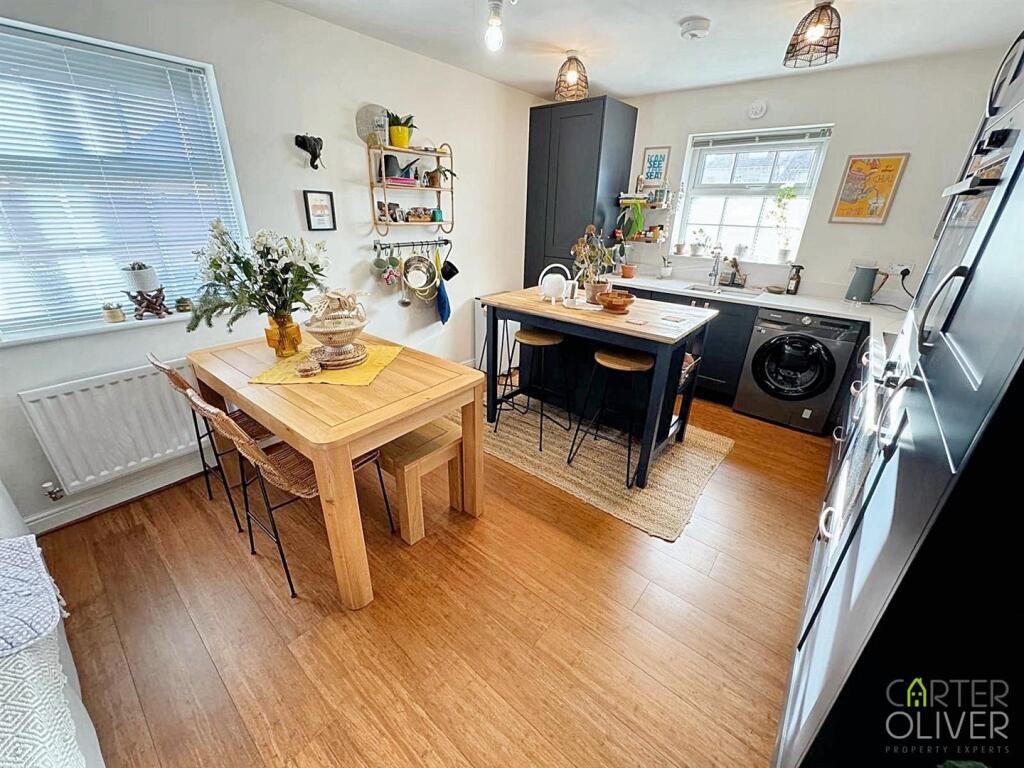 OPEN PLAN KITCHEN