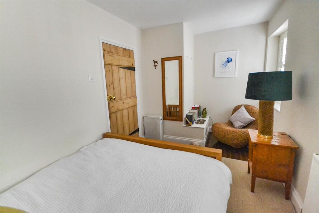 Bedroom Main (2).JPG