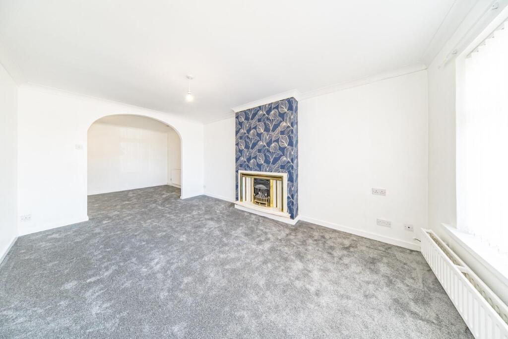 12 Tern Way lounge 3.jpg