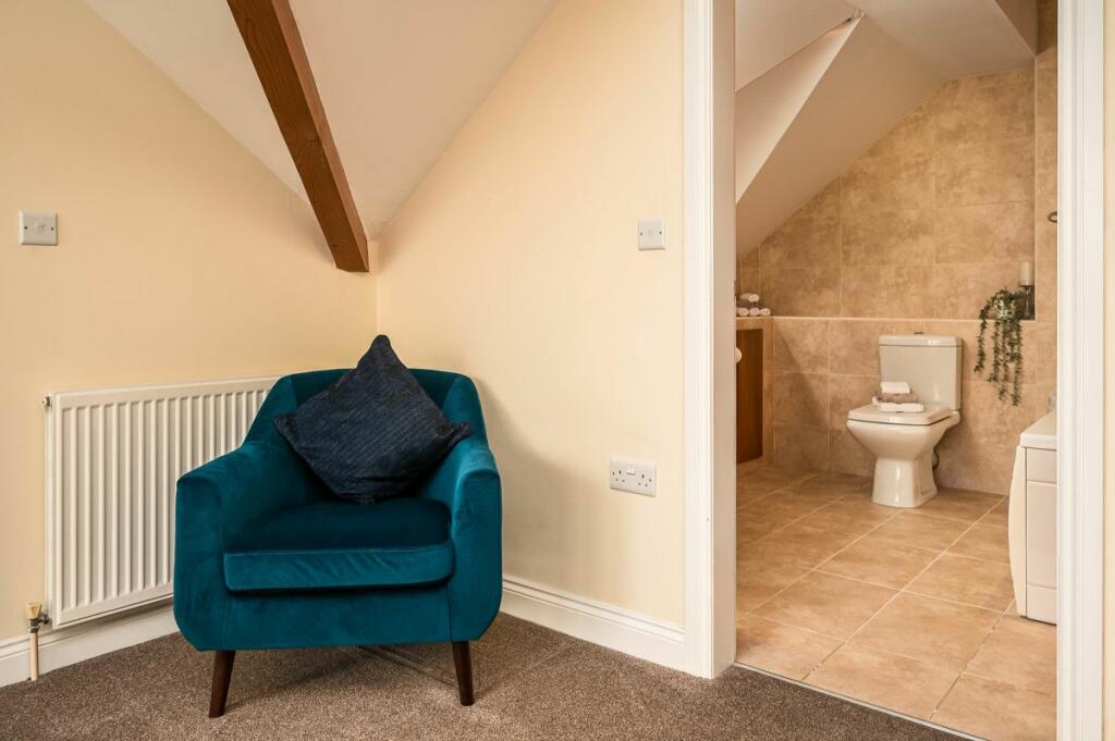 Master bedroom ensuite 