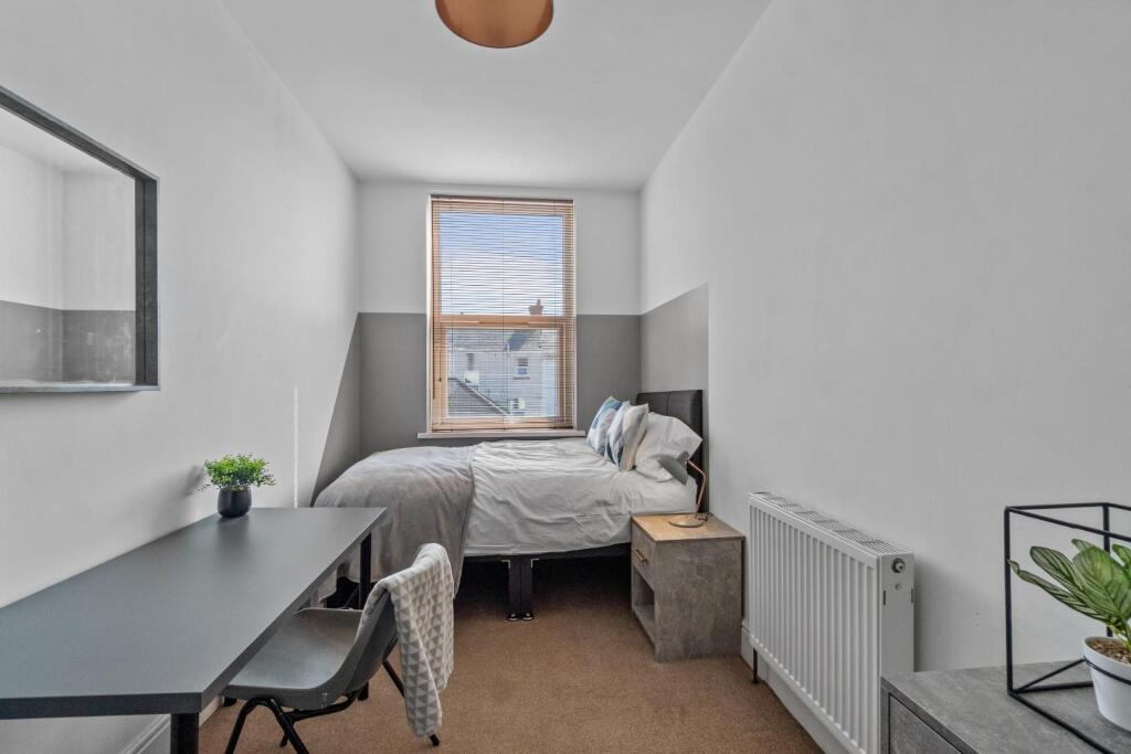 ROOM.jpg