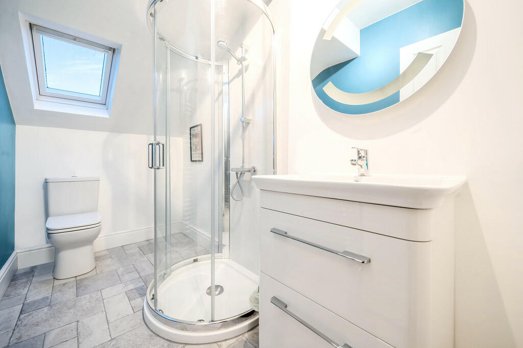 Bedroom Four En-S...