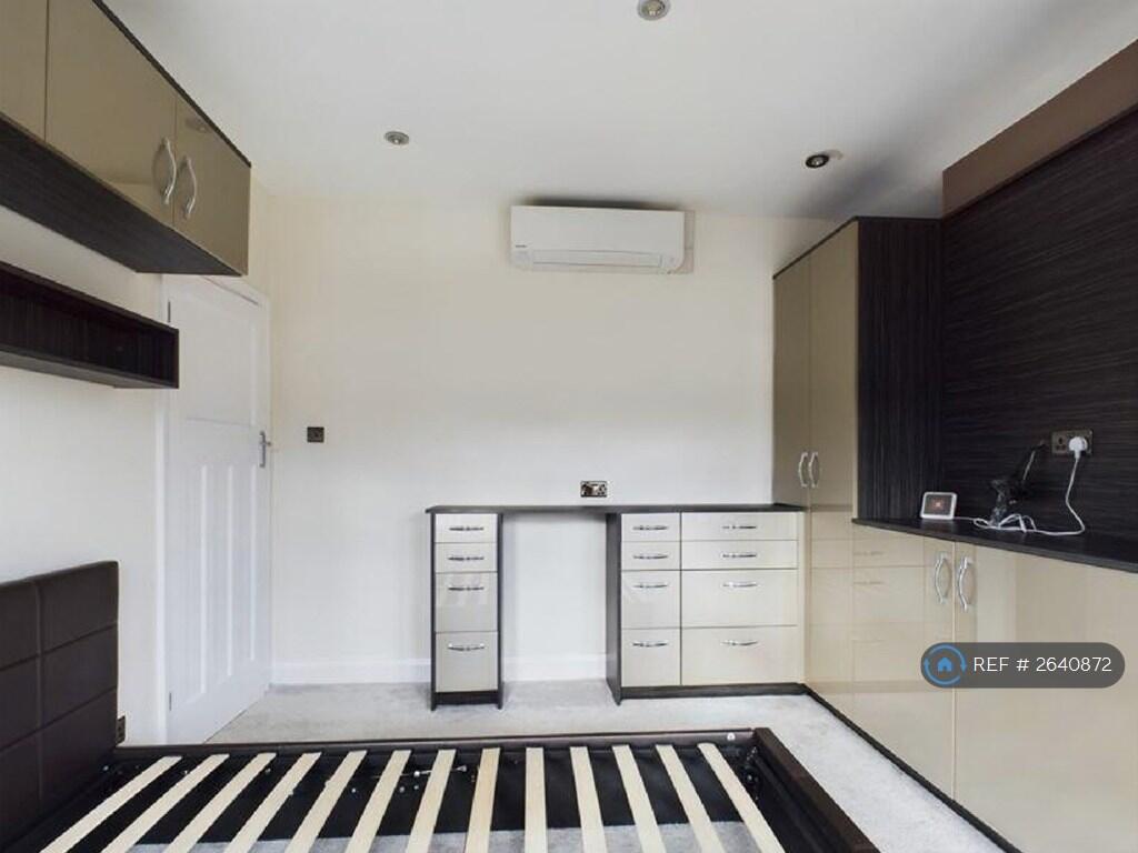 Fitted Wardrobes, Ac Unit, King Sized Ottoman Bed