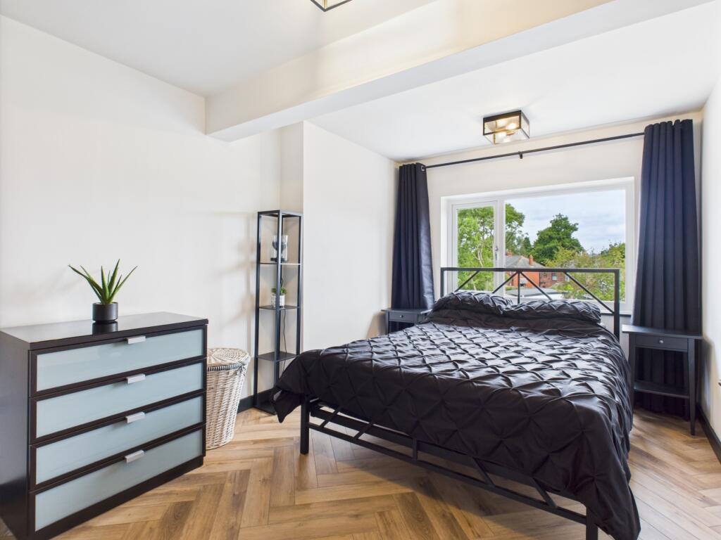 CAM03729G0-PR0102-STILL023