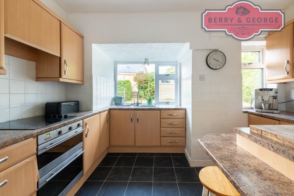 KITCHEN / BREAKFAST