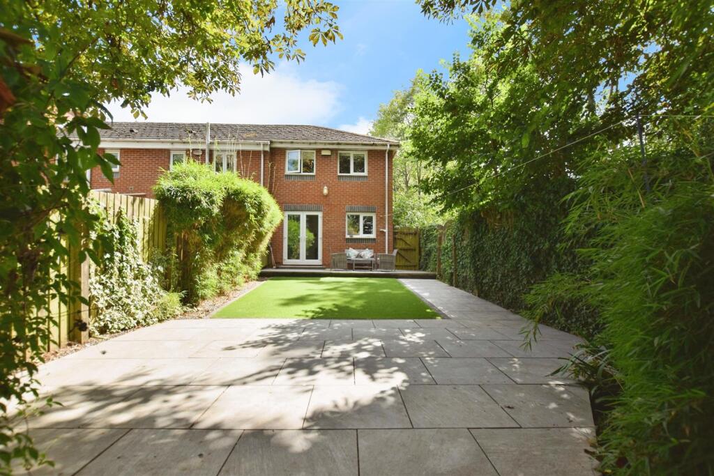 aaf42145-rear 20house 20gdn.JPG