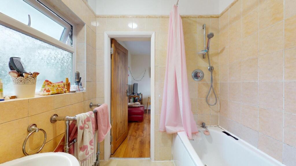 A bright and inviting bathroom suite featuring ...
