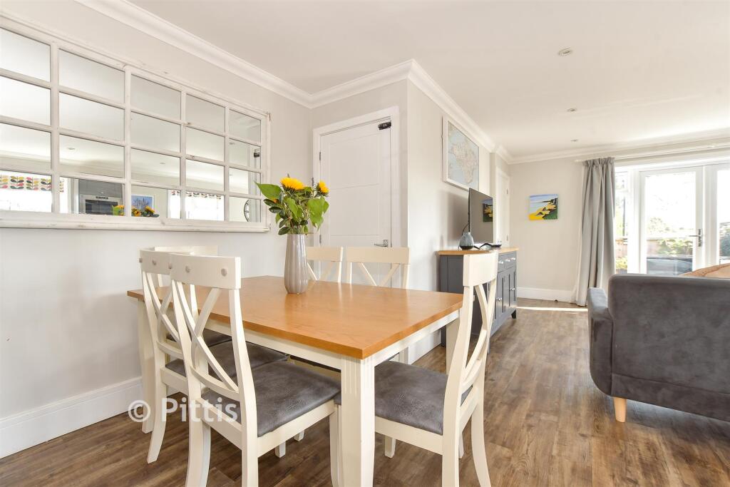 Kitchen/Dining Area