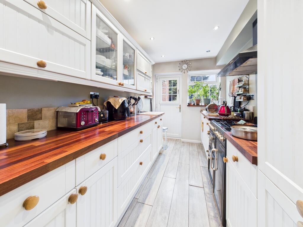 CAM05192G0-PR0167-STILL015