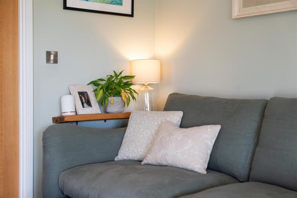 Living Room-5.jpg