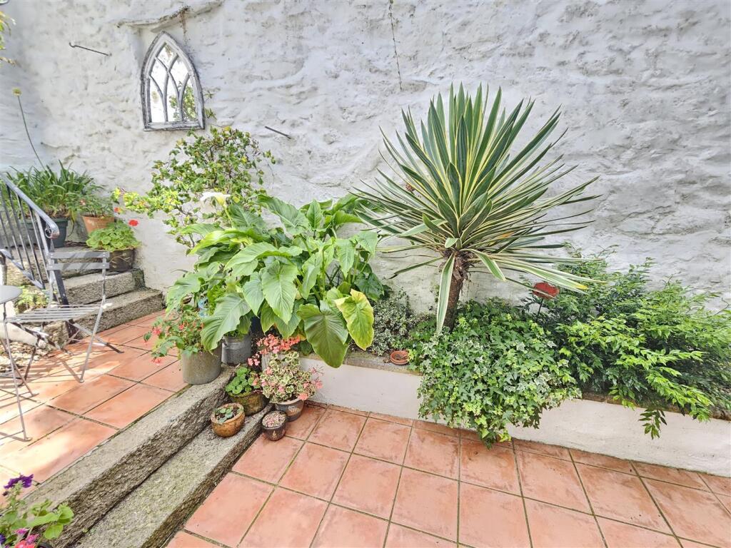 Courtyard 1.jpg