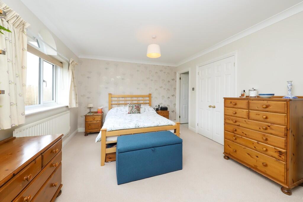 2 Heatherfold Way...