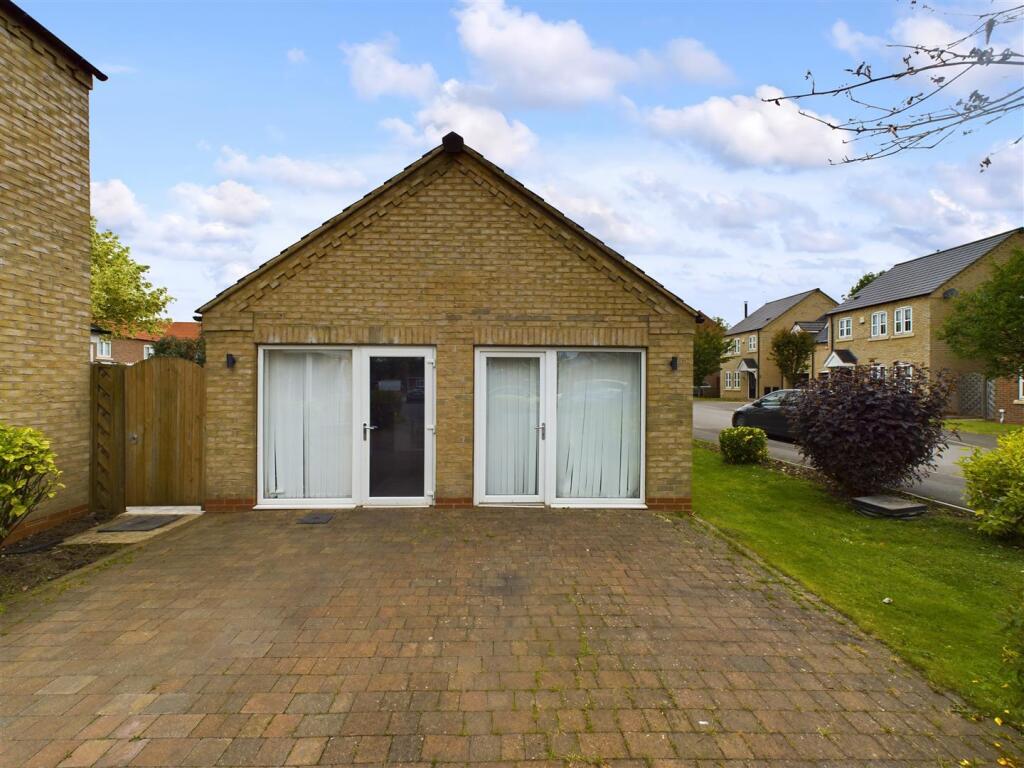 DOUBLE GARAGE POTENTIAL