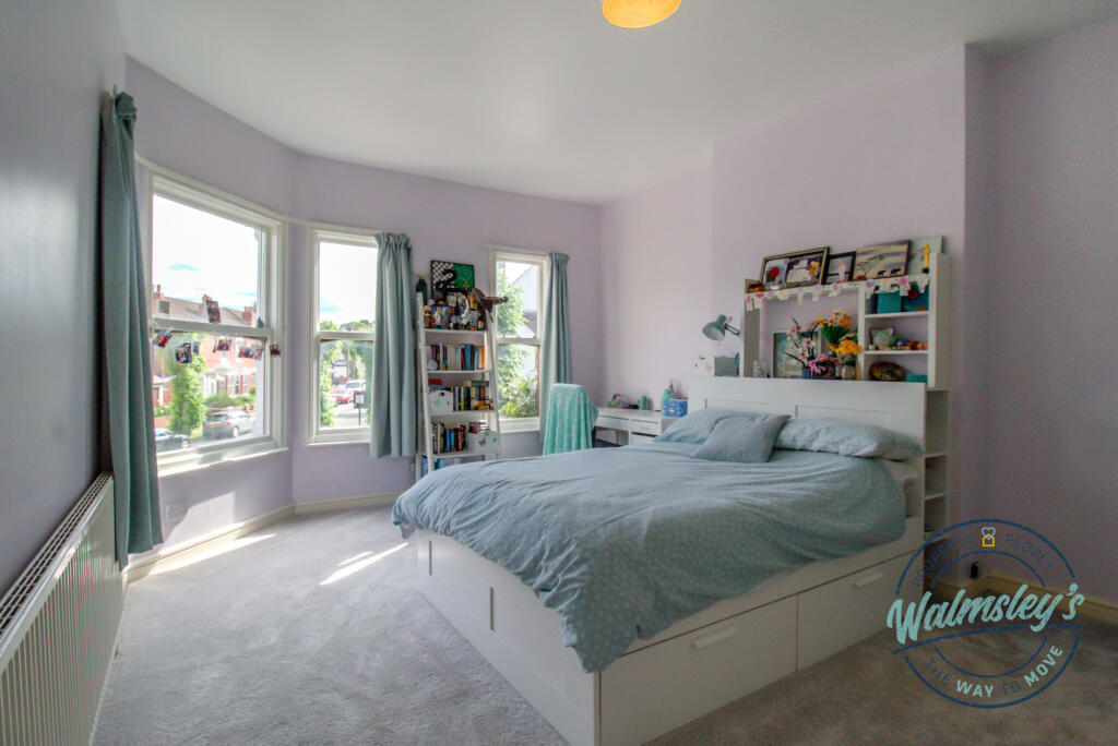 Double bedroom to frontage with bay