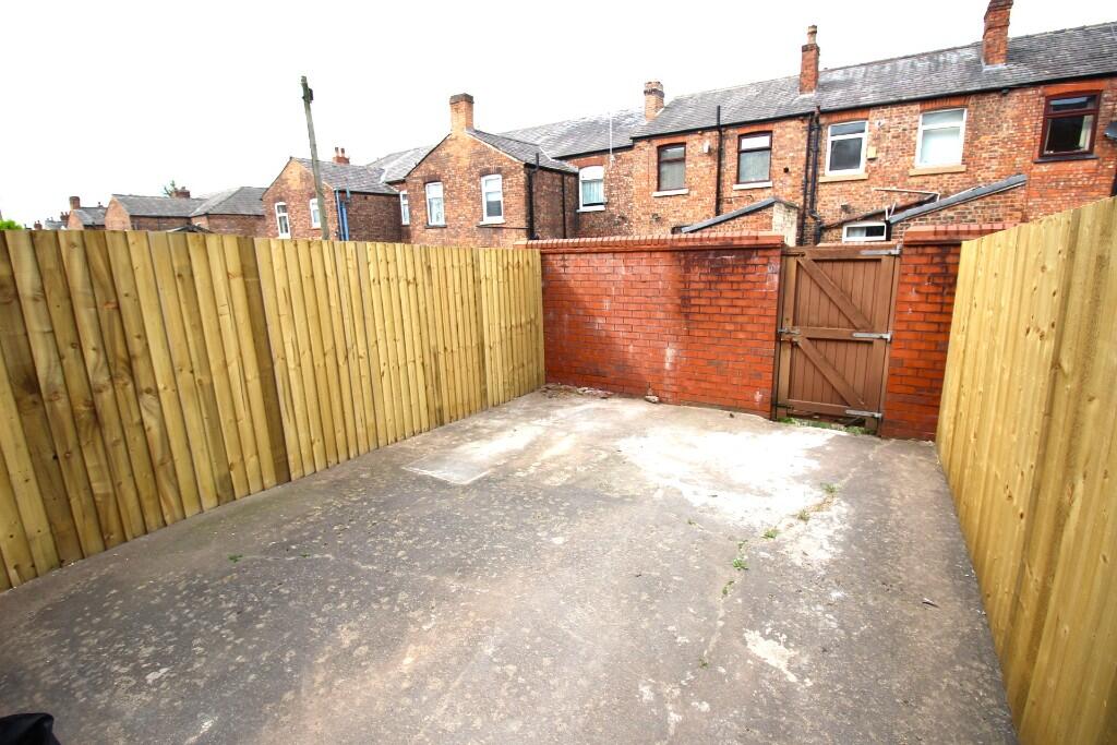 Rear yard (f)