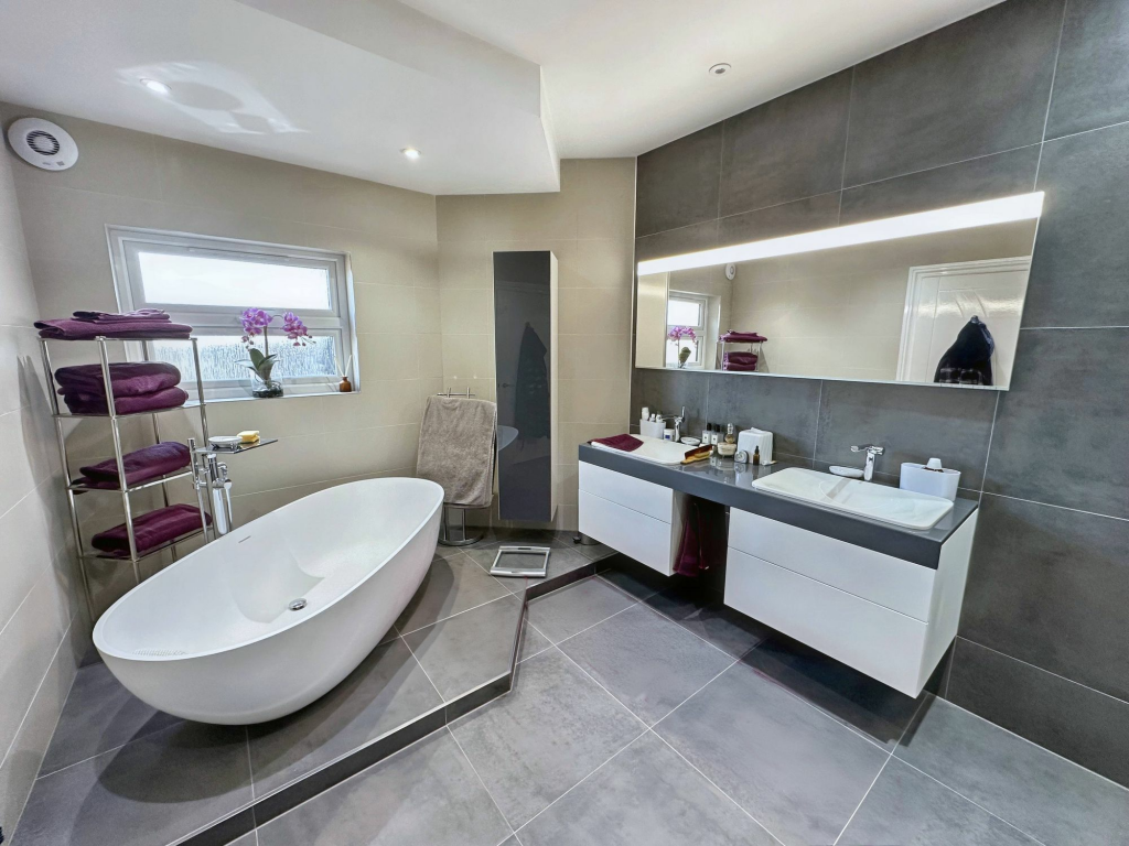 Master Bedroom En-suite