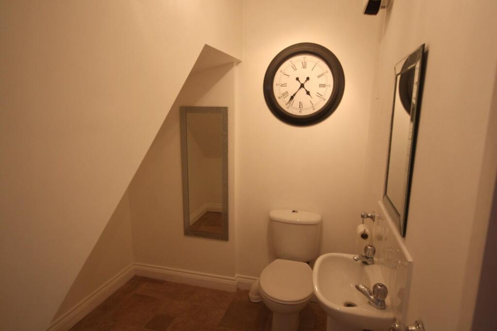 downstairs toilet.jpg