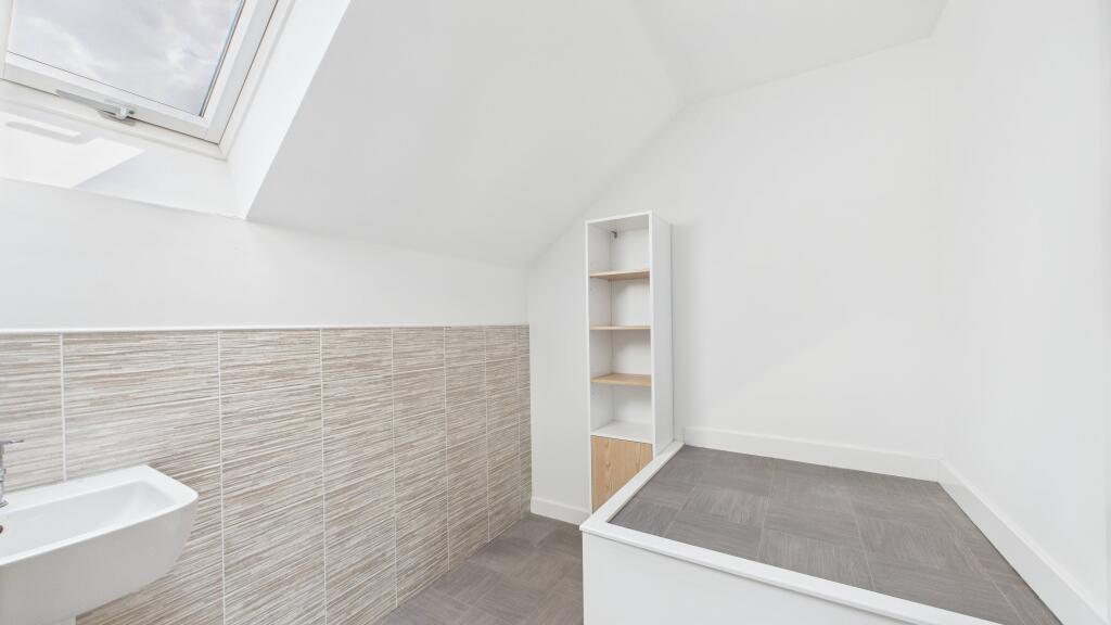 Crampbark Road - Bathroom 2 (2)