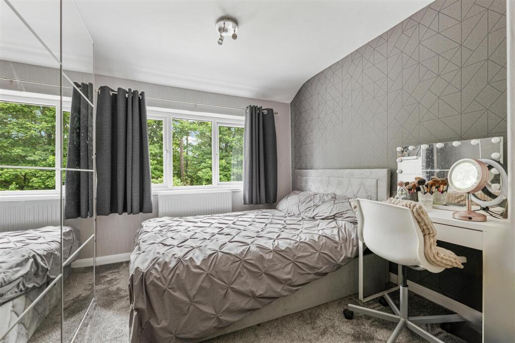 7 Woodview Close-21.jpg