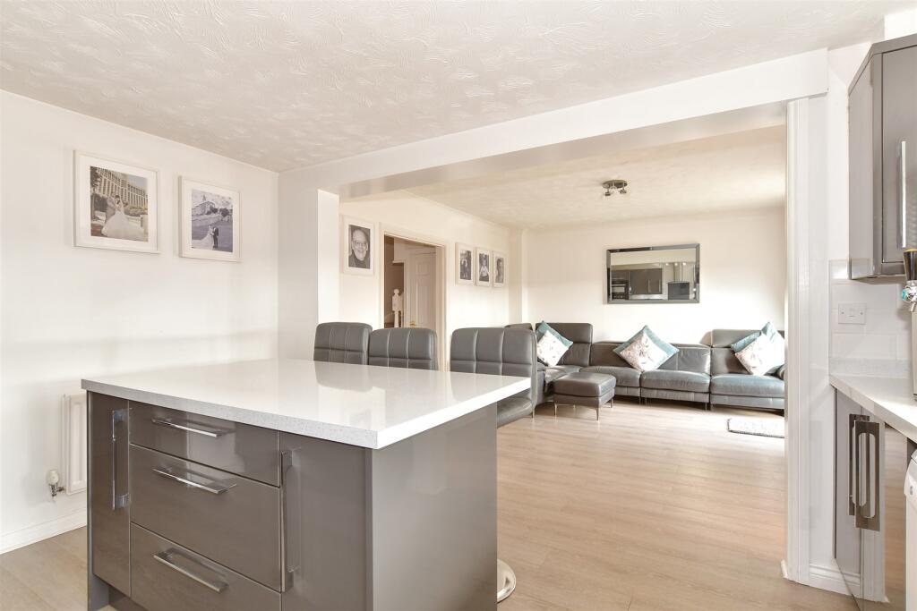 Kitchen/Breakfast Area